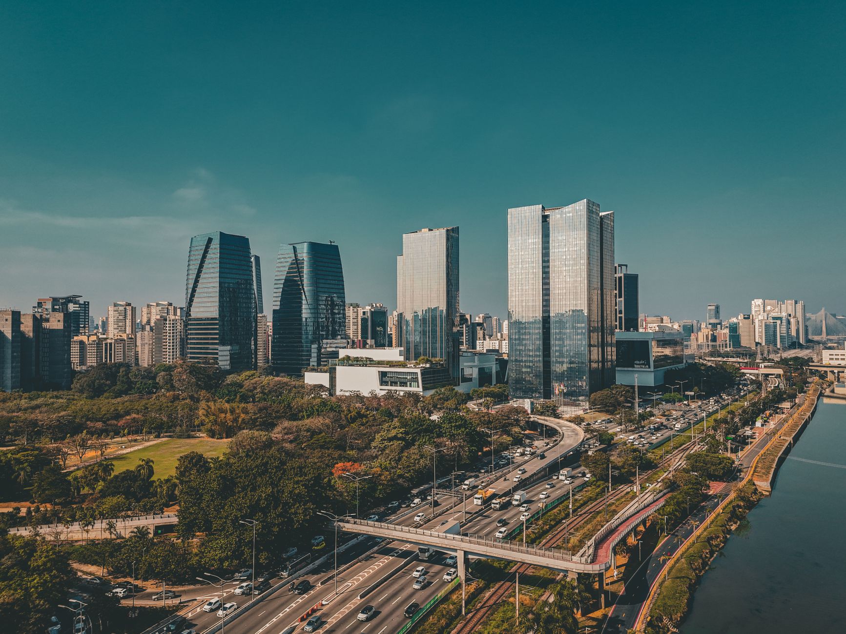global real estate market, connecting buyers and sellers
